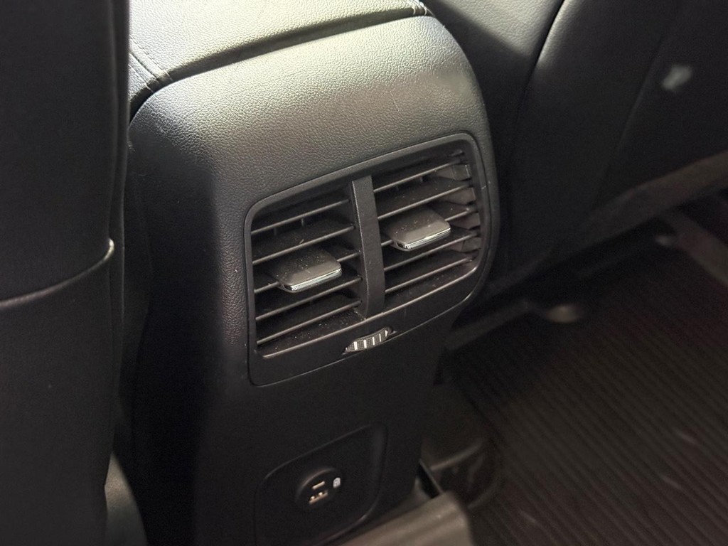 Ford Escape Vehicle Full-screen Gallery Image 19