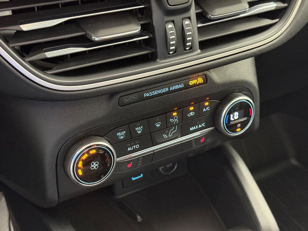 Ford Escape Vehicle Full-screen Gallery Image 22