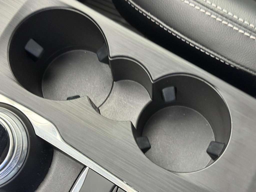Ford Escape Vehicle Full-screen Gallery Image 23