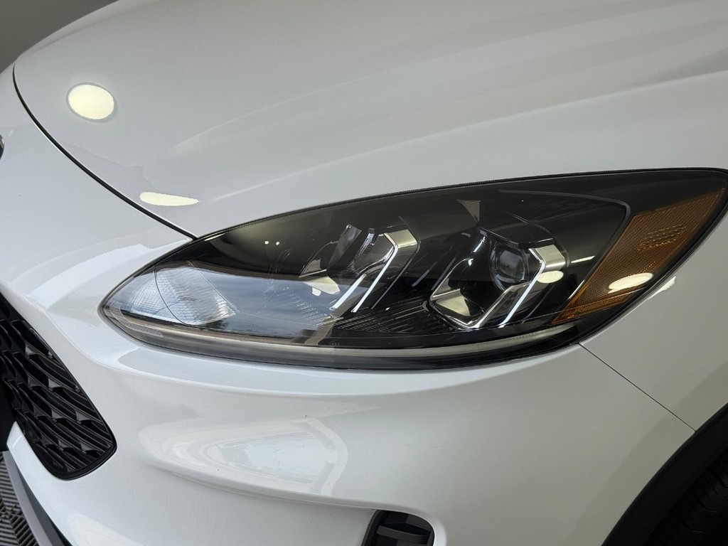 Ford Escape Vehicle Full-screen Gallery Image 27