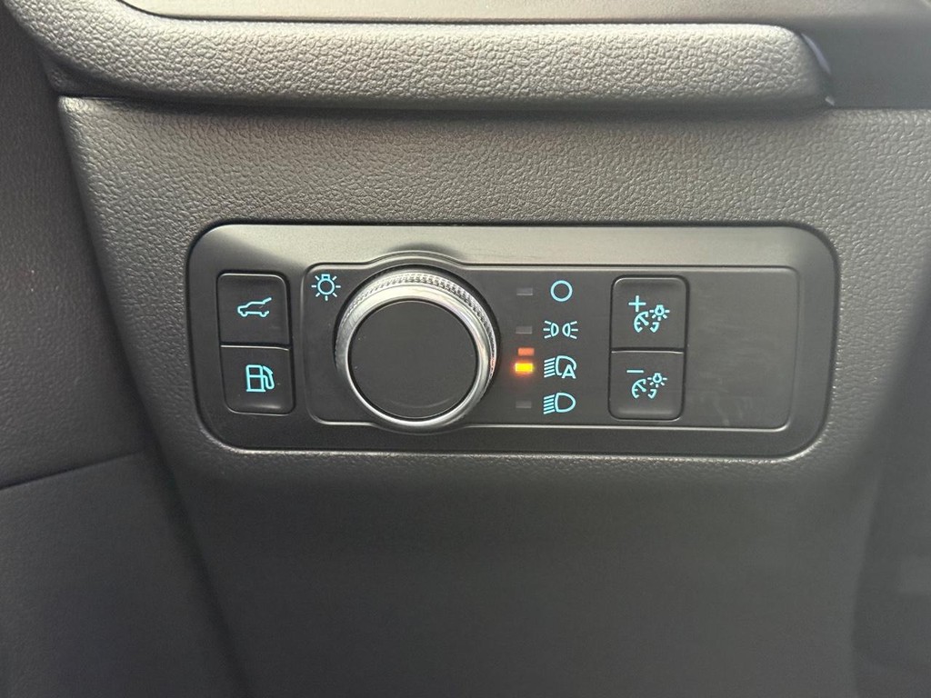 Ford Escape Vehicle Full-screen Gallery Image 28