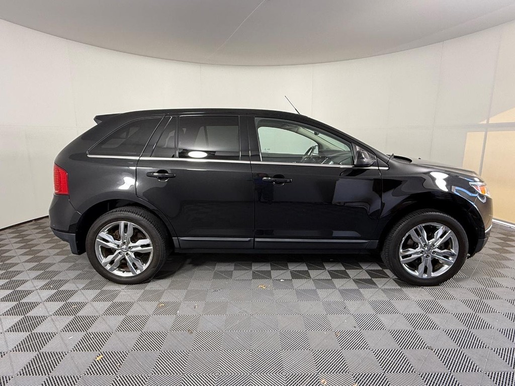 Ford Edge Vehicle Full-screen Gallery Image 02