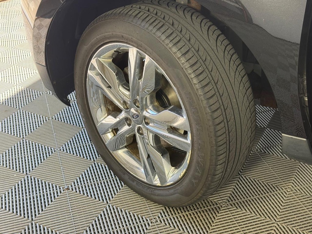 Ford Edge Vehicle Full-screen Gallery Image 14