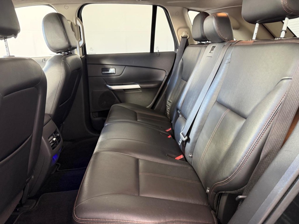 Ford Edge Vehicle Full-screen Gallery Image 18