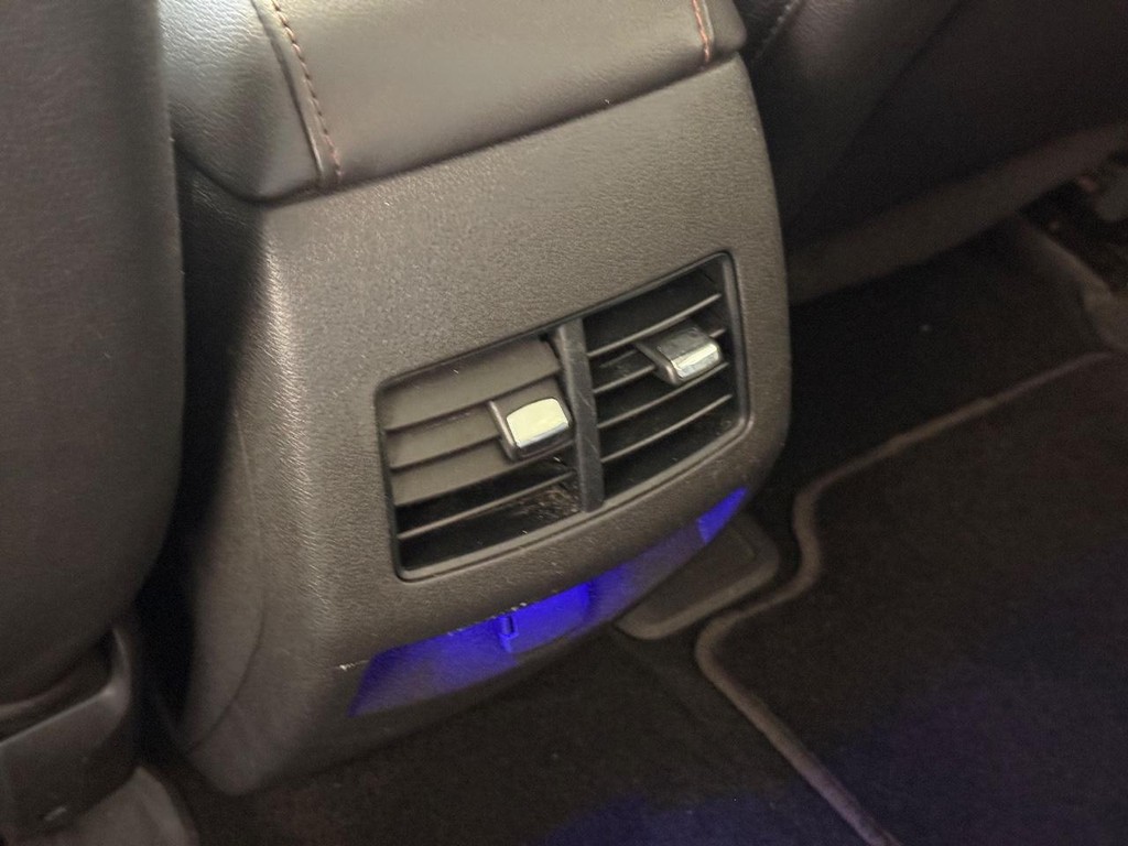 Ford Edge Vehicle Full-screen Gallery Image 20