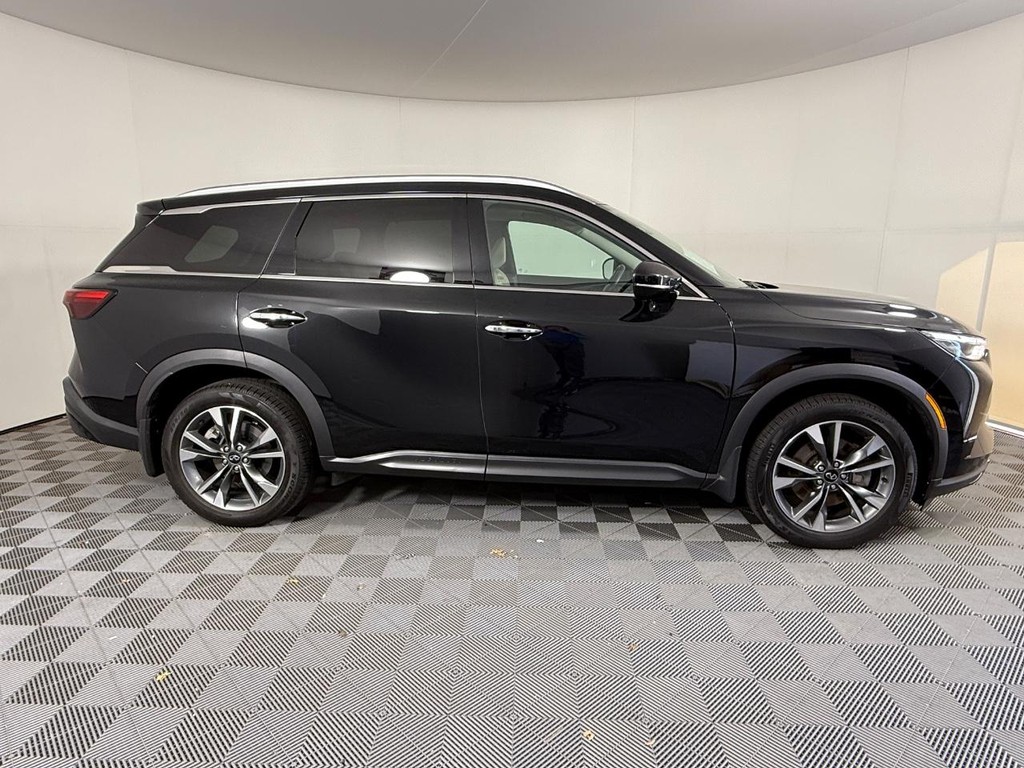 INFINITI QX60 Vehicle Full-screen Gallery Image 02