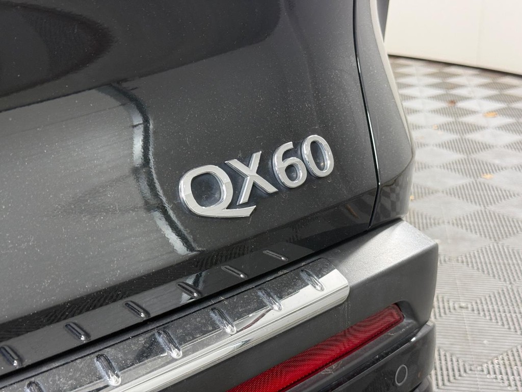 INFINITI QX60 Vehicle Full-screen Gallery Image 03