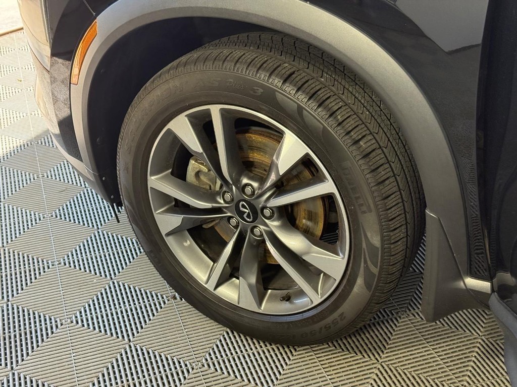 INFINITI QX60 Vehicle Full-screen Gallery Image 12