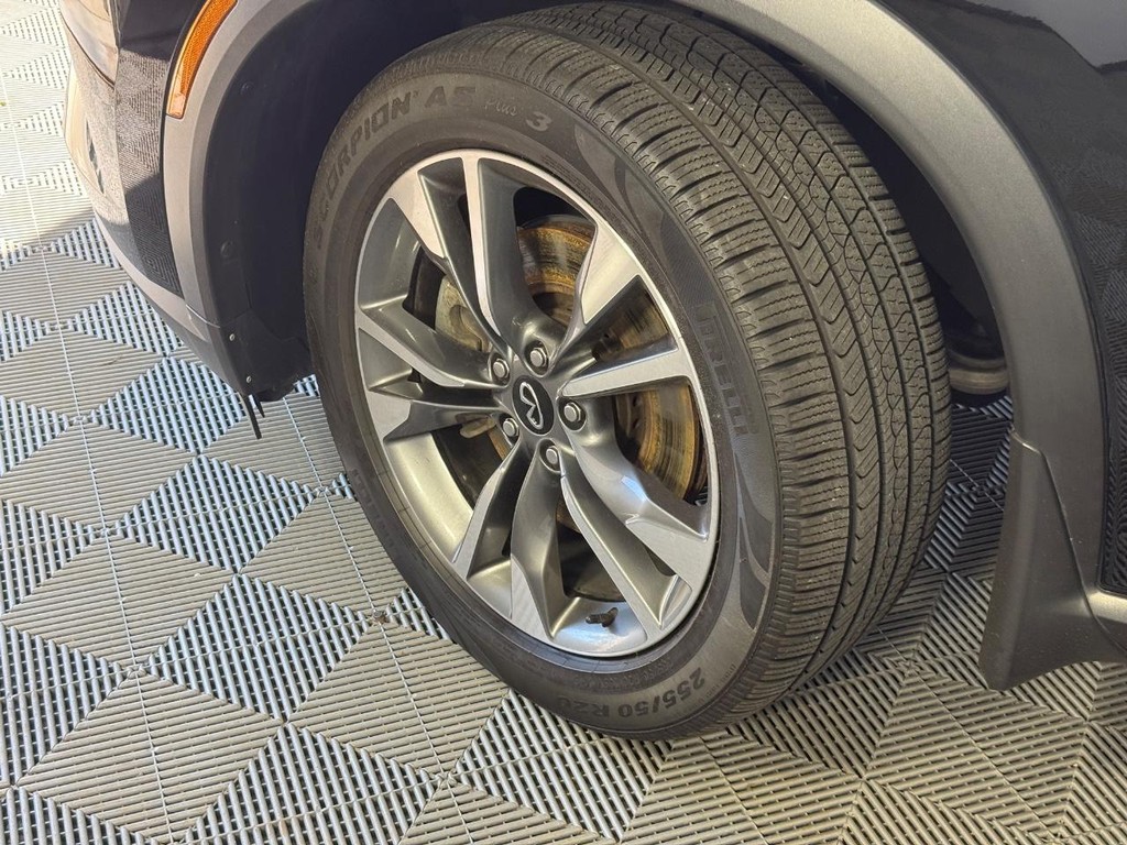 INFINITI QX60 Vehicle Full-screen Gallery Image 13