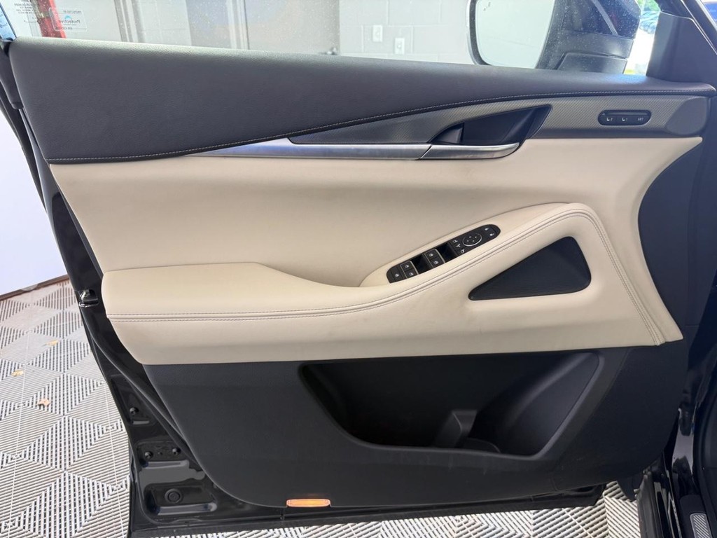 INFINITI QX60 Vehicle Full-screen Gallery Image 17