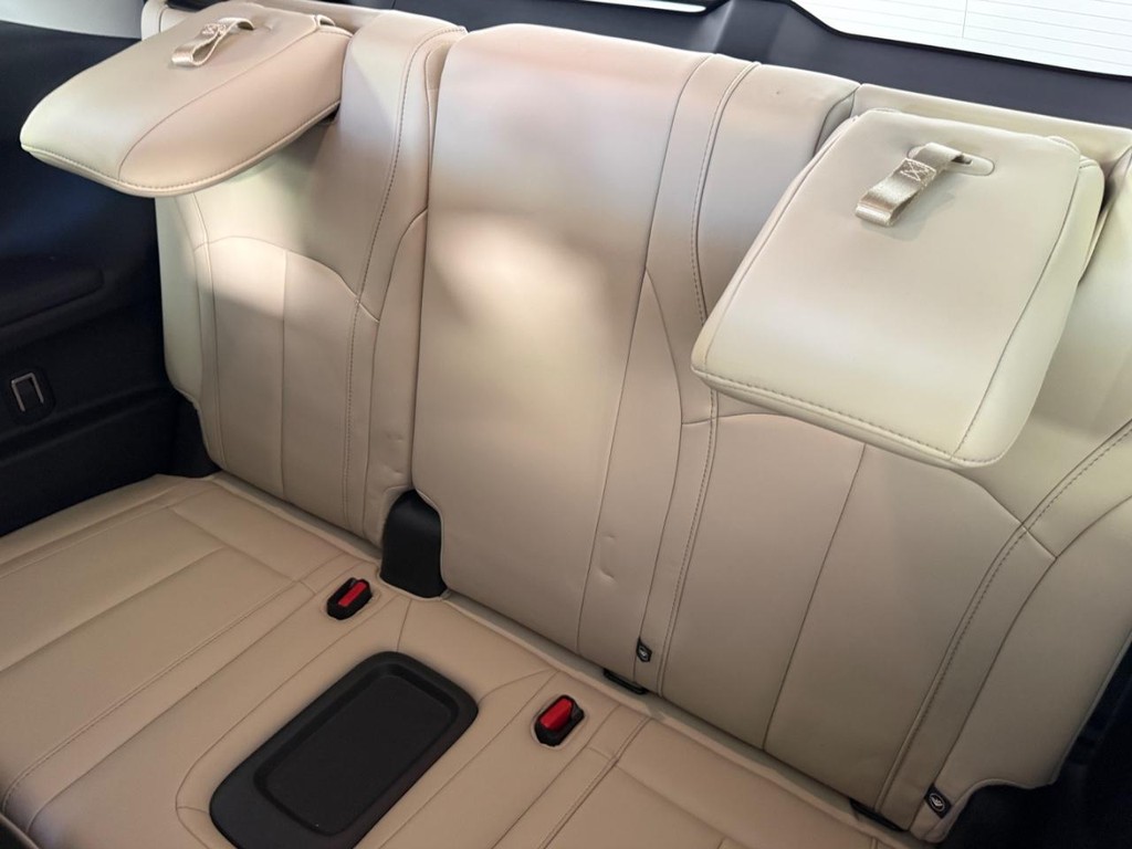 INFINITI QX60 Vehicle Full-screen Gallery Image 19