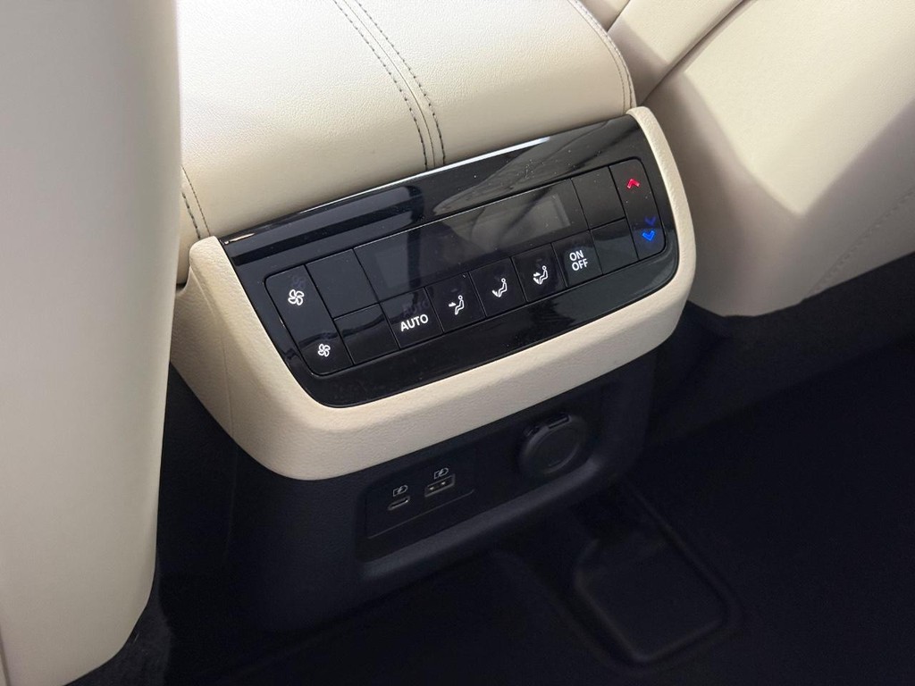 INFINITI QX60 Vehicle Full-screen Gallery Image 21