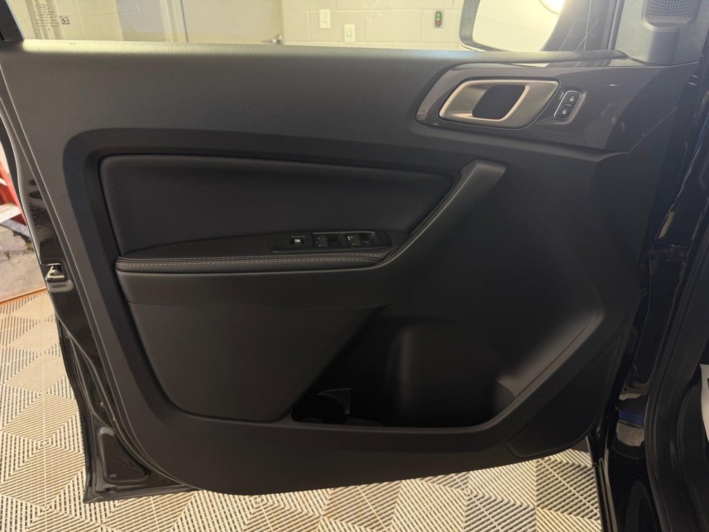 Ford Ranger Vehicle Full-screen Gallery Image 15