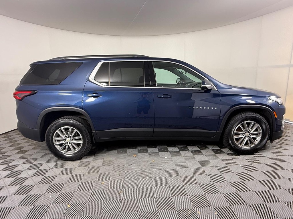 Chevrolet Traverse Vehicle Full-screen Gallery Image 02