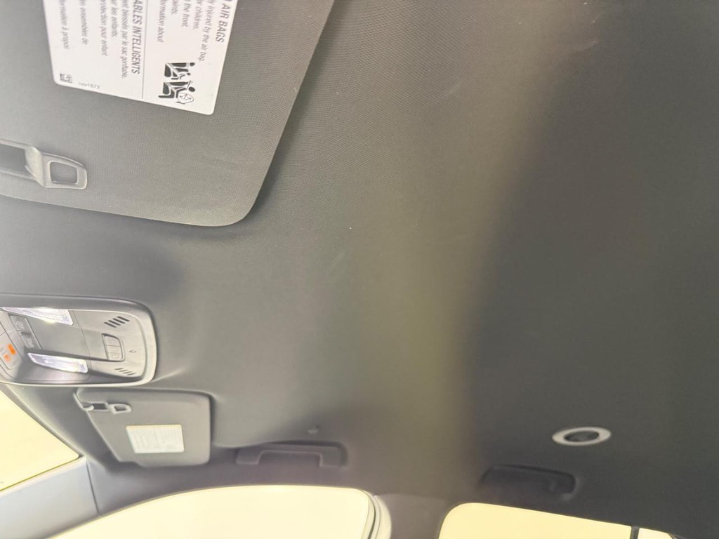 Chevrolet Traverse Vehicle Full-screen Gallery Image 13