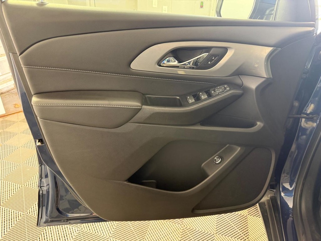 Chevrolet Traverse Vehicle Full-screen Gallery Image 15