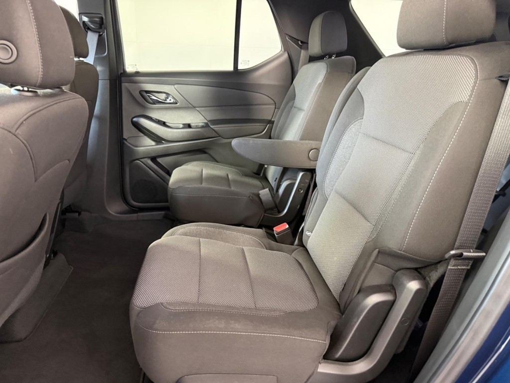 Chevrolet Traverse Vehicle Full-screen Gallery Image 16