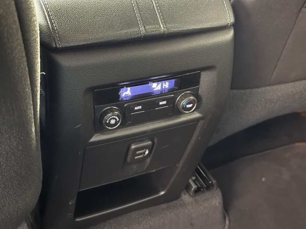 Chevrolet Traverse Vehicle Full-screen Gallery Image 19