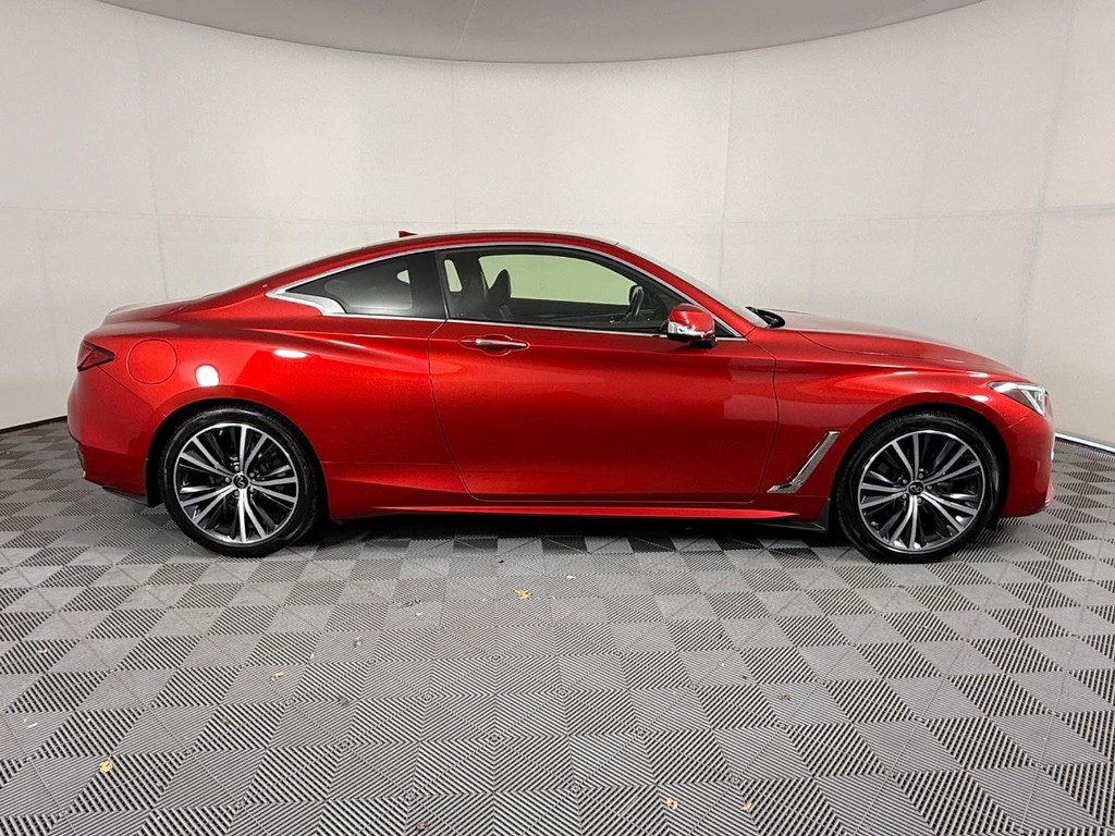 INFINITI Q60 Vehicle Full-screen Gallery Image 02