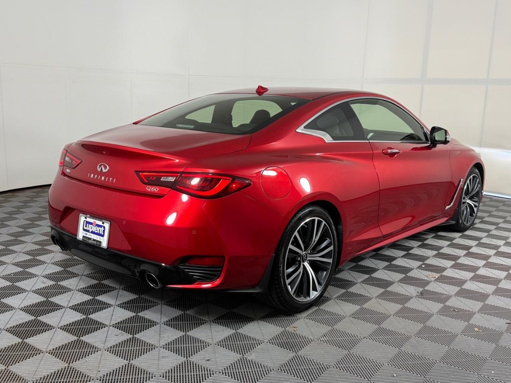 INFINITI Q60 Vehicle Full-screen Gallery Image 03