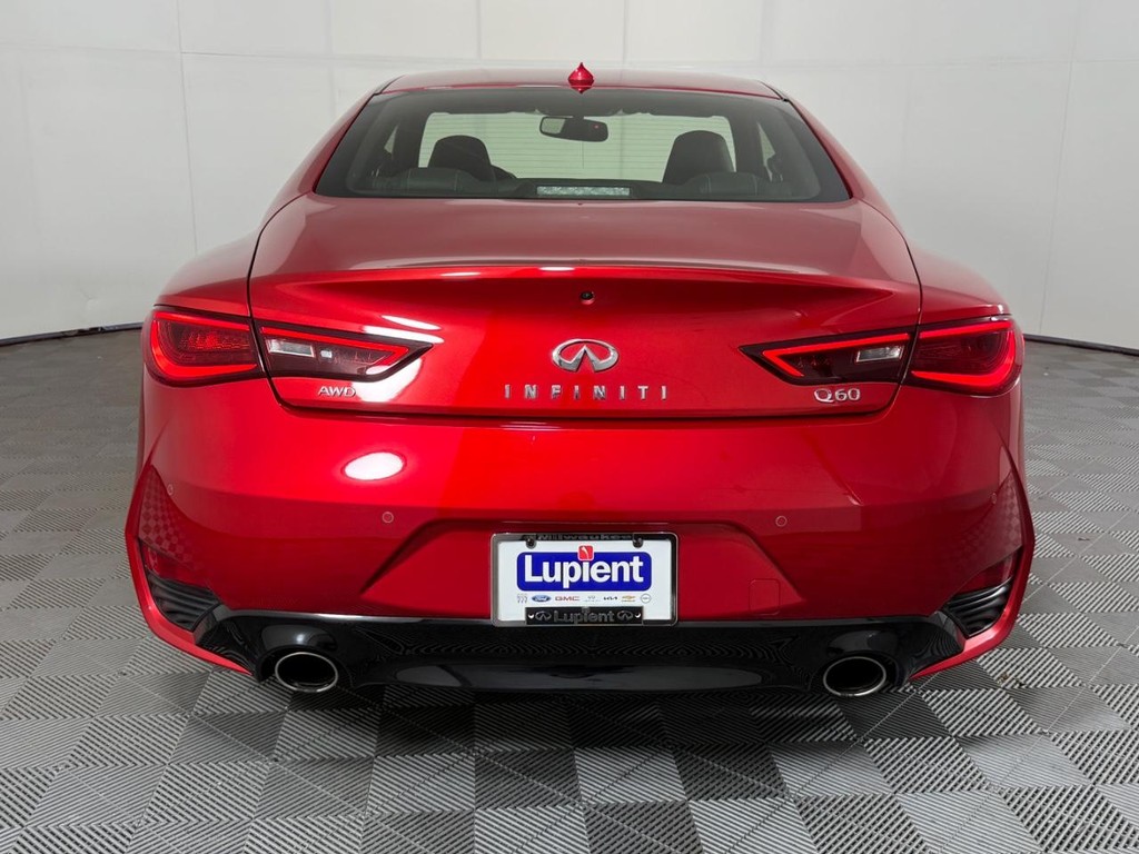 INFINITI Q60 Vehicle Full-screen Gallery Image 04