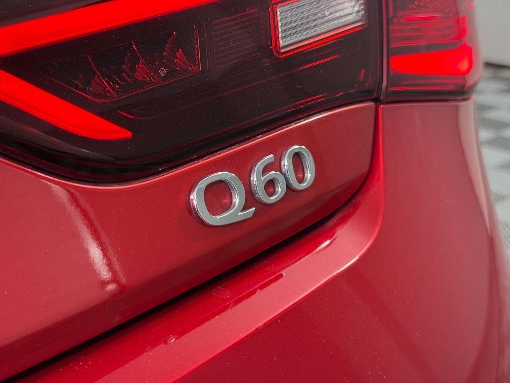 INFINITI Q60 Vehicle Full-screen Gallery Image 07