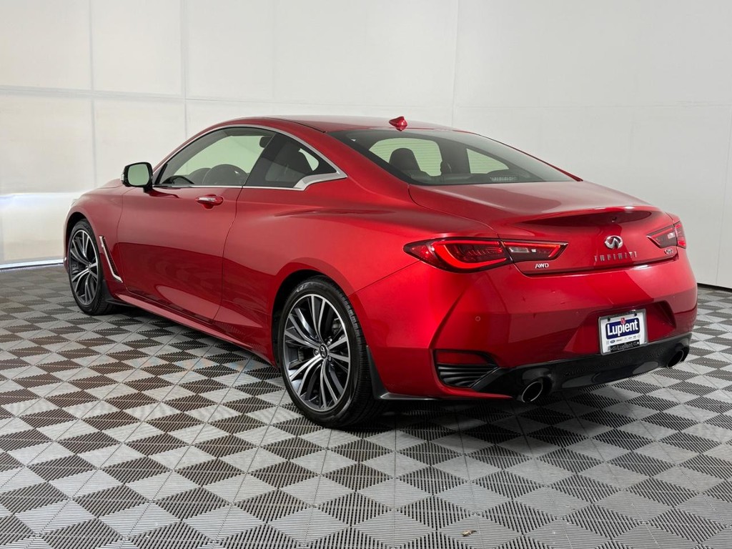 INFINITI Q60 Vehicle Full-screen Gallery Image 08