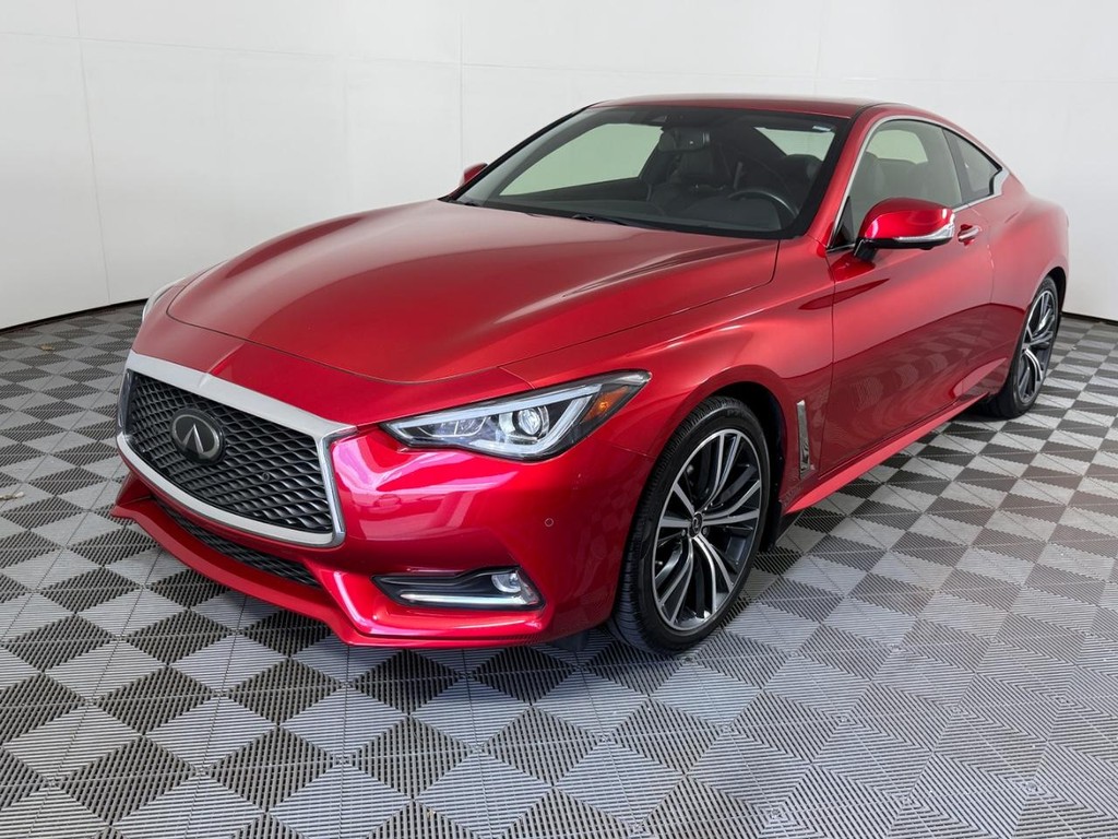 INFINITI Q60 Vehicle Full-screen Gallery Image 09