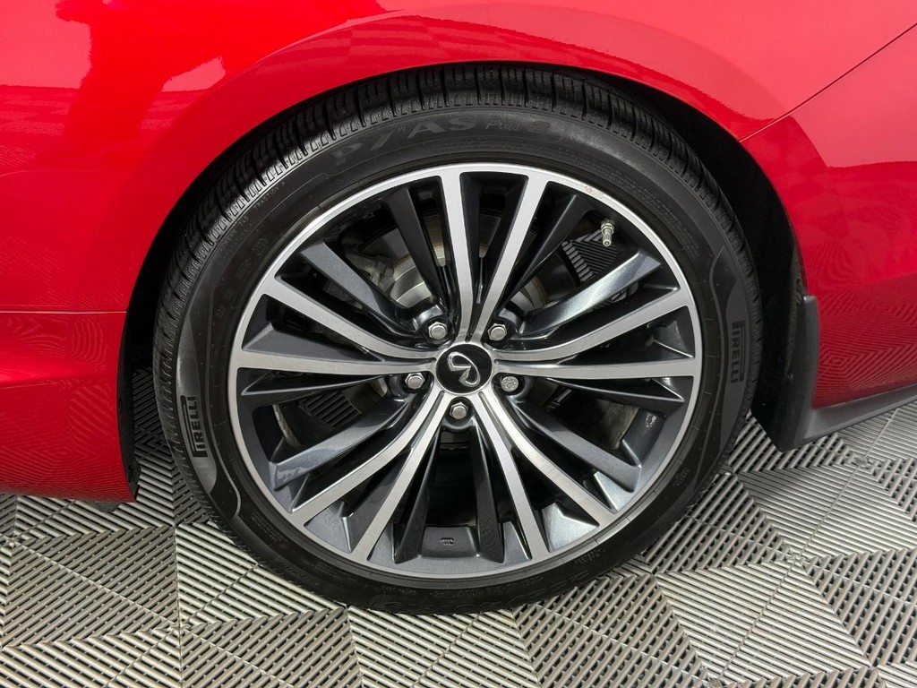 INFINITI Q60 Vehicle Full-screen Gallery Image 13