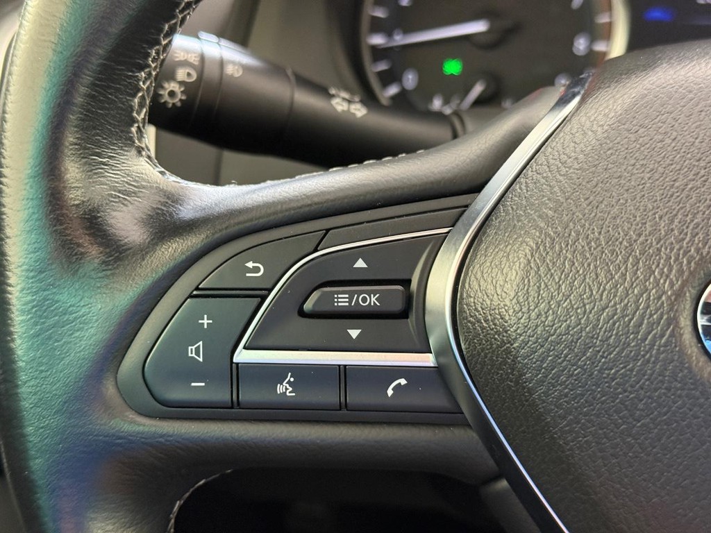 INFINITI Q60 Vehicle Full-screen Gallery Image 19