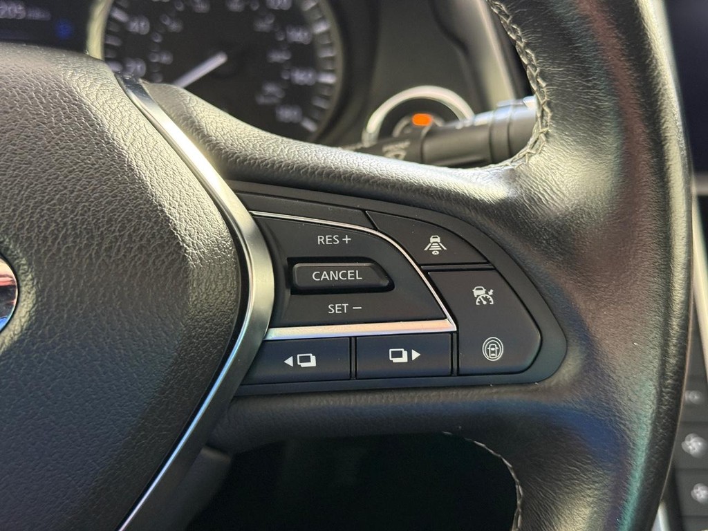 INFINITI Q60 Vehicle Full-screen Gallery Image 20