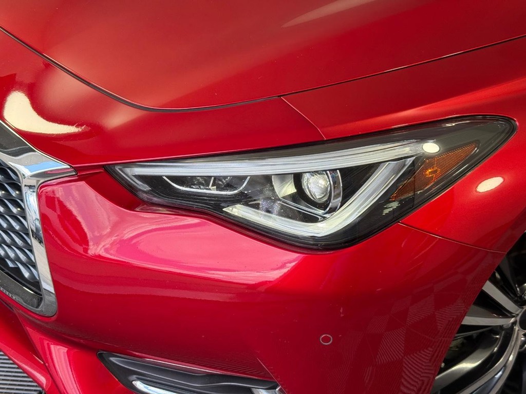 INFINITI Q60 Vehicle Full-screen Gallery Image 28