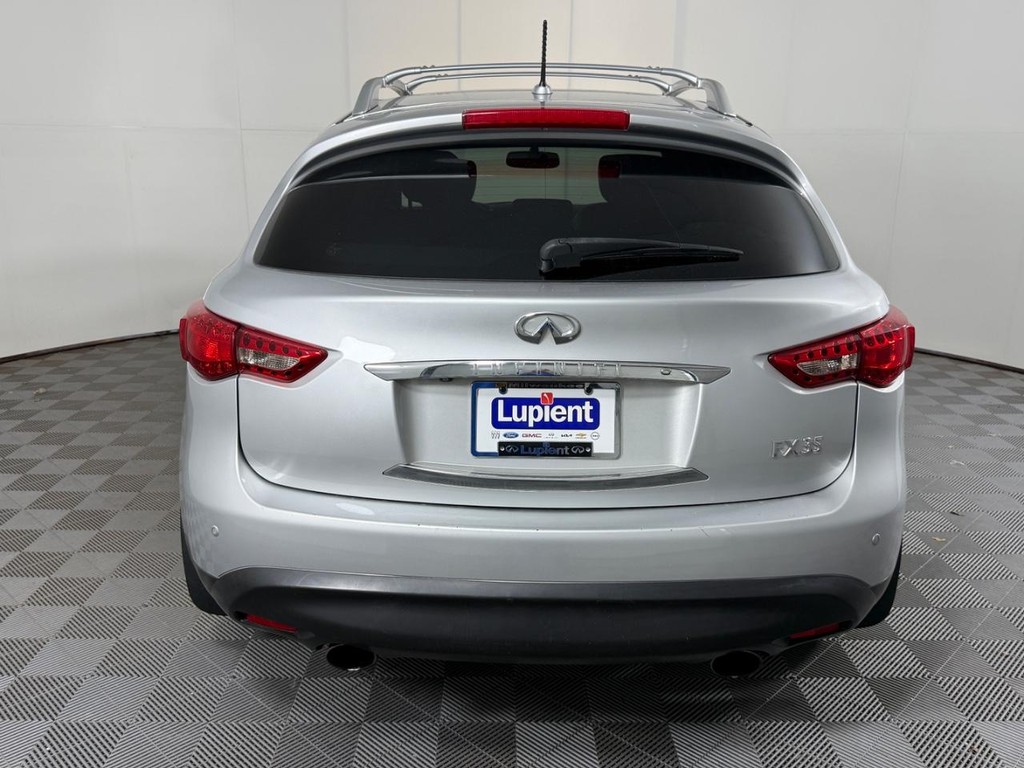 INFINITI FX35 Vehicle Full-screen Gallery Image 04