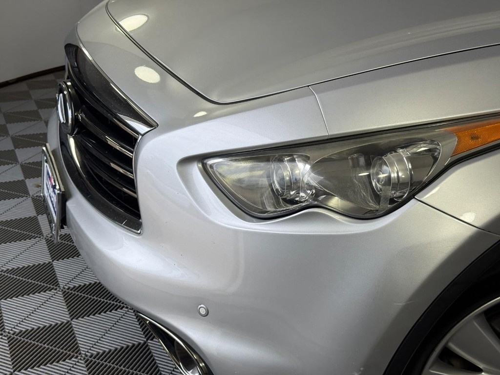 INFINITI FX35 Vehicle Full-screen Gallery Image 11