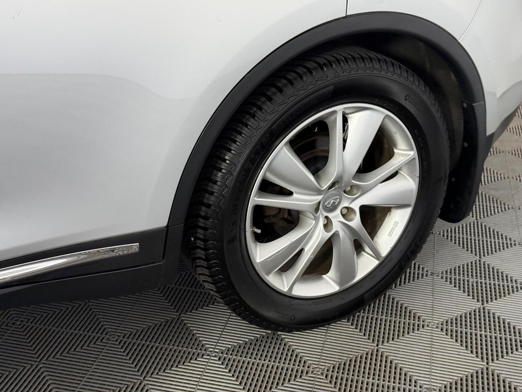 INFINITI FX35 Vehicle Full-screen Gallery Image 13