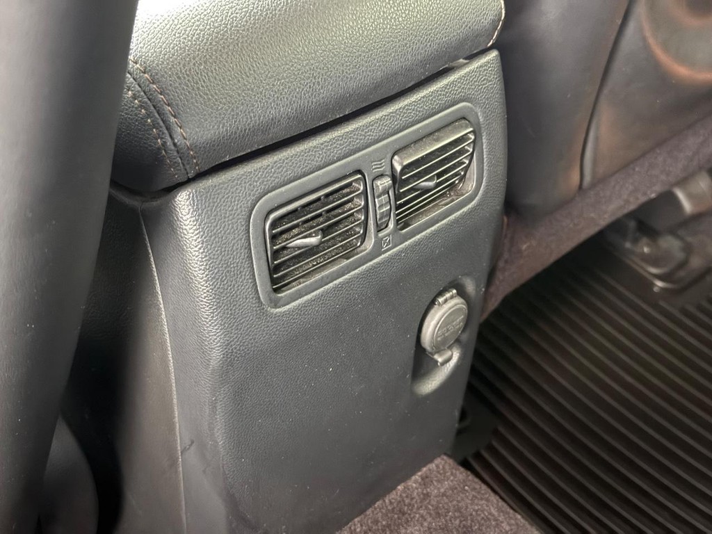 INFINITI FX35 Vehicle Full-screen Gallery Image 19