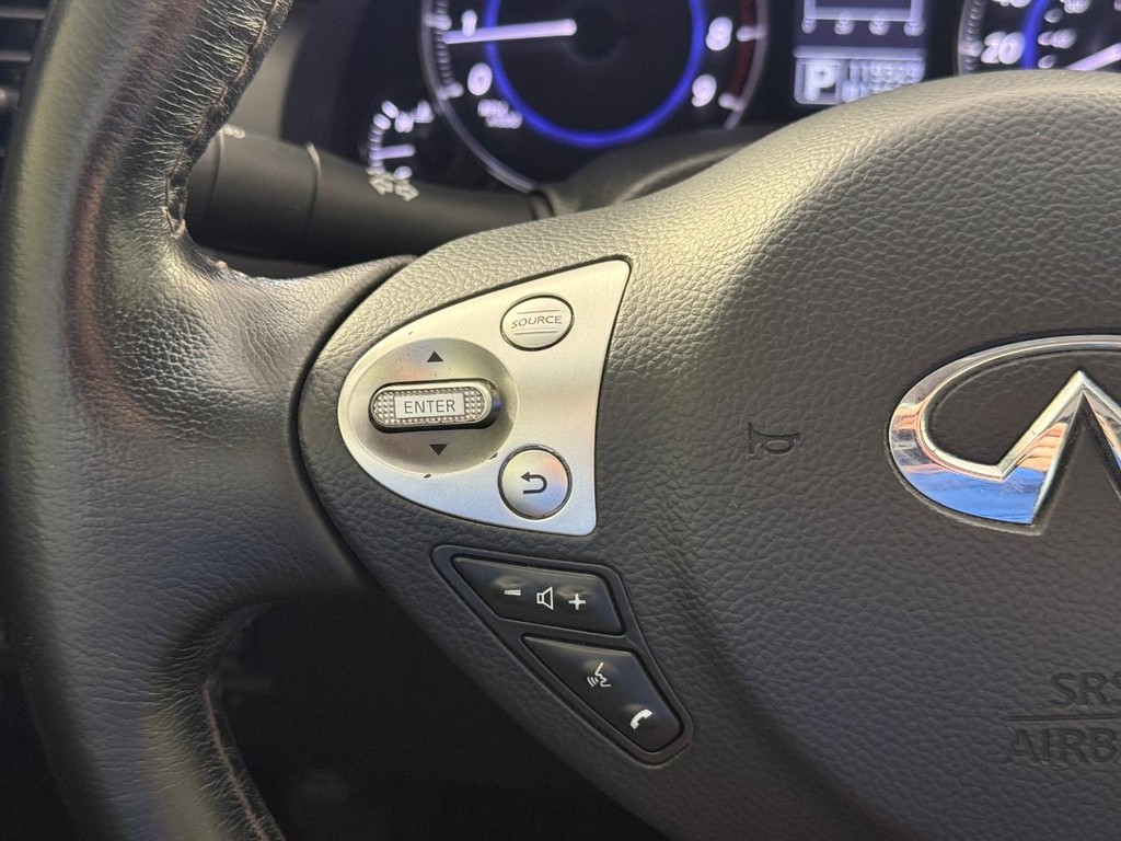 INFINITI FX35 Vehicle Full-screen Gallery Image 20