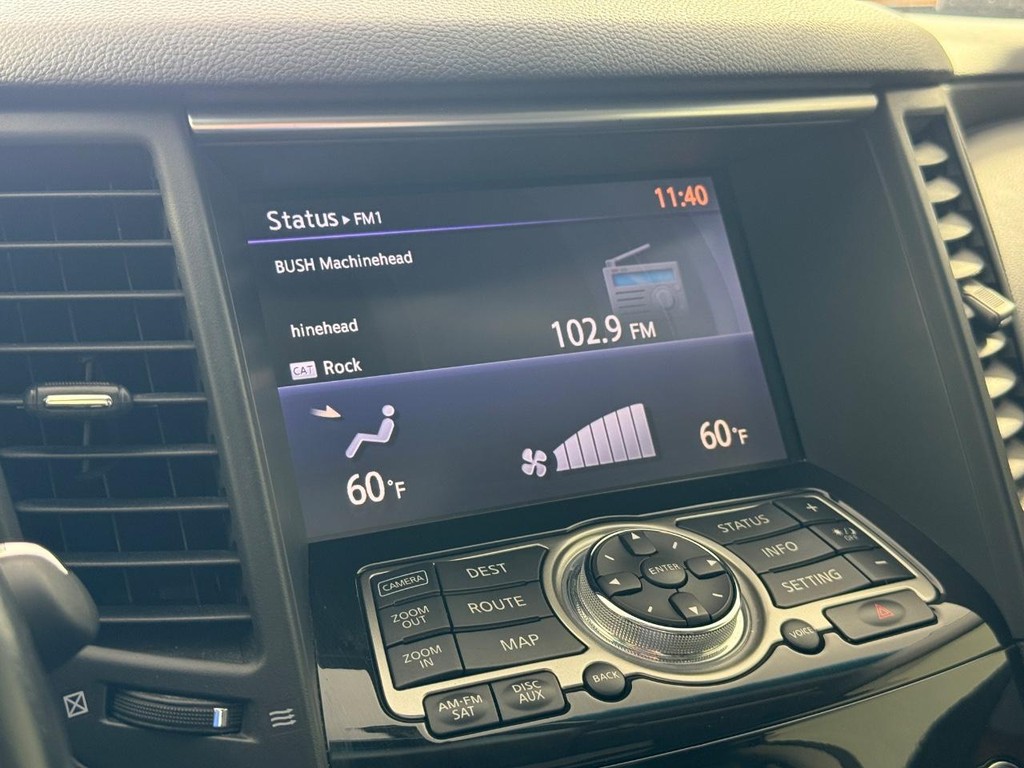 INFINITI FX35 Vehicle Full-screen Gallery Image 23