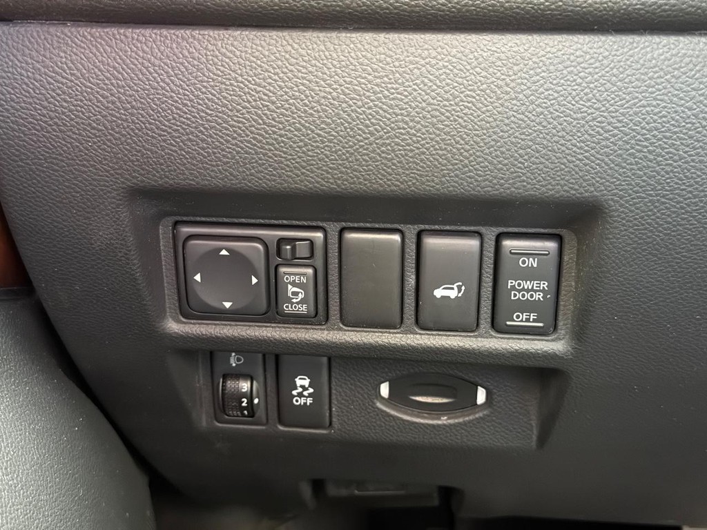 INFINITI FX35 Vehicle Full-screen Gallery Image 28