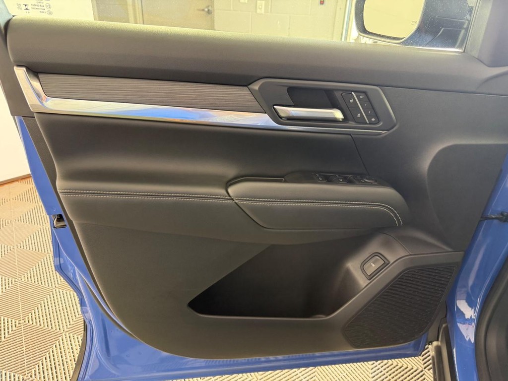GMC Terrain Vehicle Full-screen Gallery Image 17