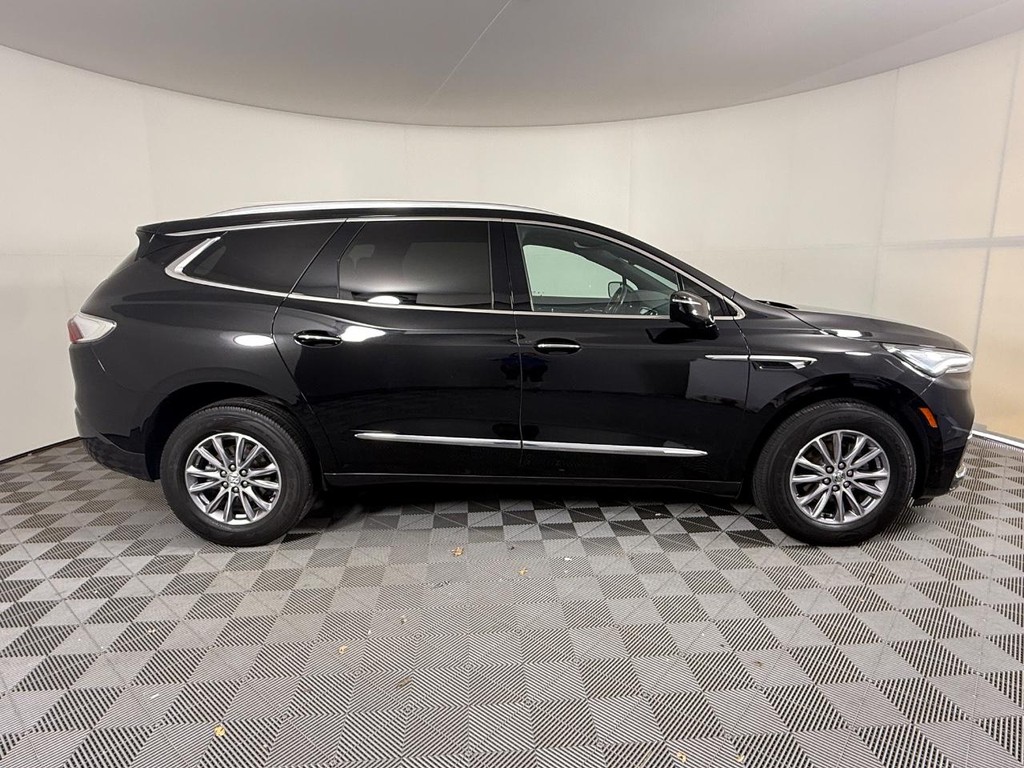 Buick Enclave Vehicle Full-screen Gallery Image 02