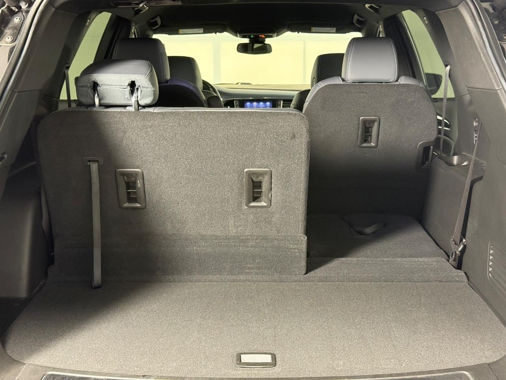 Buick Enclave Vehicle Full-screen Gallery Image 06