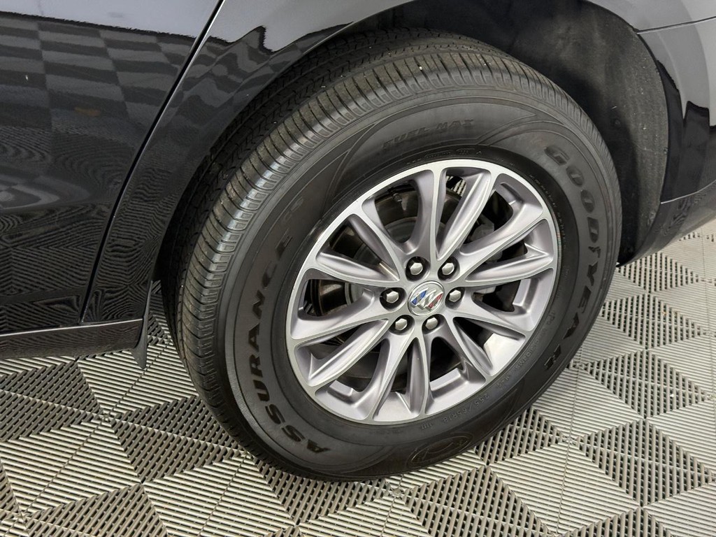 Buick Enclave Vehicle Full-screen Gallery Image 12