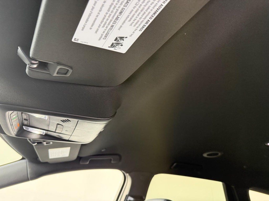 Buick Enclave Vehicle Full-screen Gallery Image 13