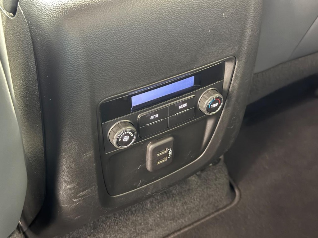 Buick Enclave Vehicle Full-screen Gallery Image 19