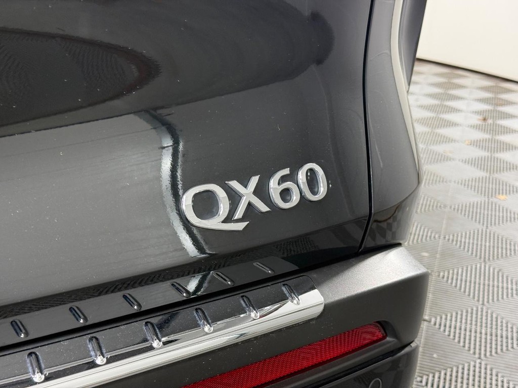INFINITI QX60 Vehicle Full-screen Gallery Image 05