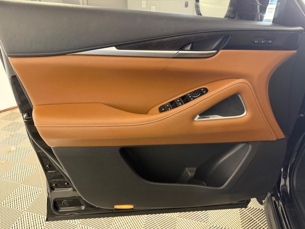 INFINITI QX60 Vehicle Full-screen Gallery Image 15