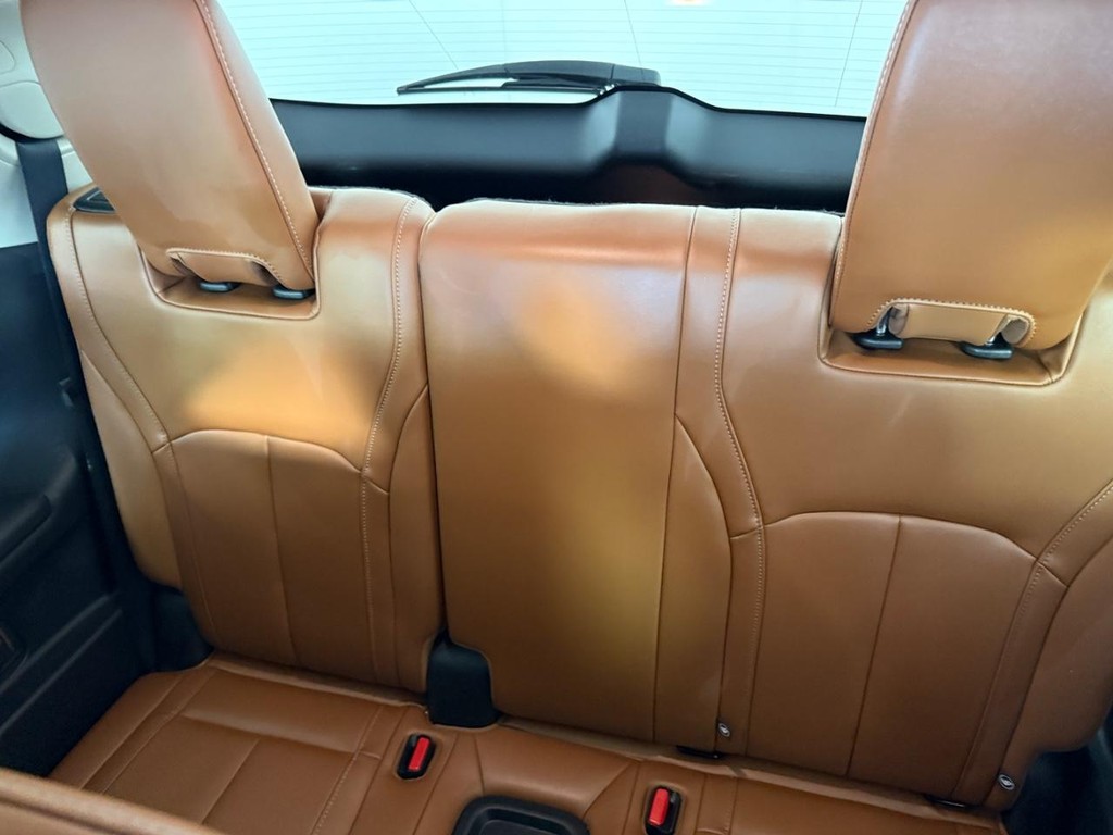 INFINITI QX60 Vehicle Full-screen Gallery Image 17