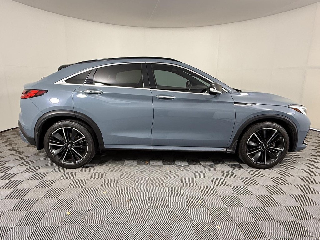 INFINITI QX55 Vehicle Full-screen Gallery Image 02