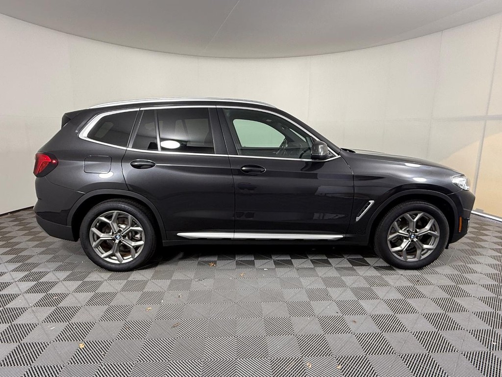 BMW X3 Vehicle Full-screen Gallery Image 02